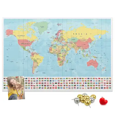 Pinnwand mit Weltkarte für Geografie