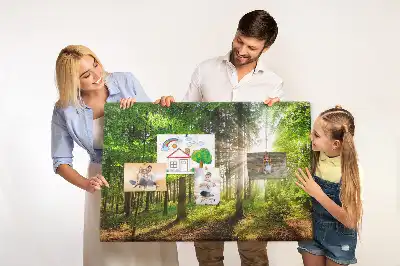 Kork-Pinnwand mit Wald-Motiv bei Sonnenaufgang