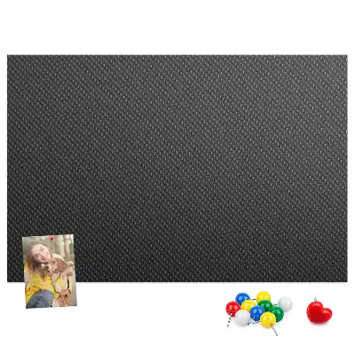 Bedruckte Korkplatte mit dunklem abstraktem Muster