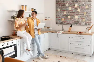 Kork-Pinnwand im Ziegelmauer-Design