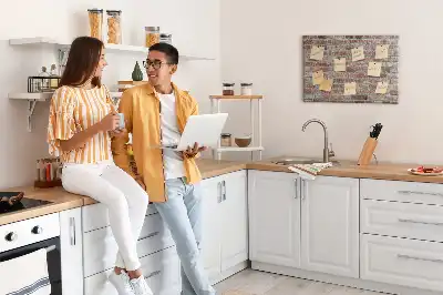 Kork-Pinnwand im Ziegelmauer-Design