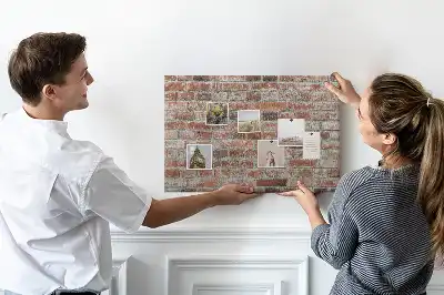 Kork-Pinnwand im Ziegelmauer-Design