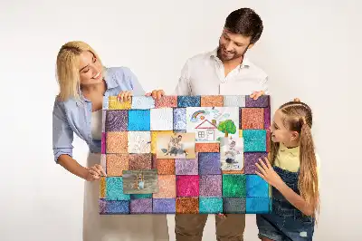 Bilder-Korktafel aus Holzwürfeln