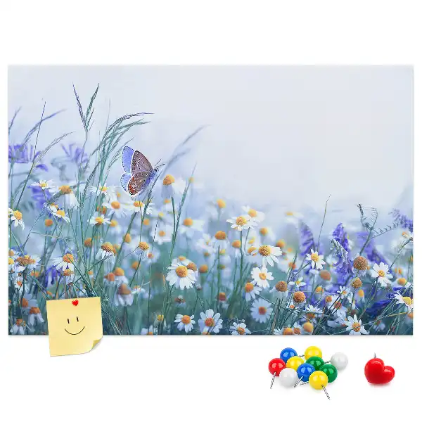 Bedruckte Korkplatte mit Schmetterling-auf-der-Wiese-Motiv