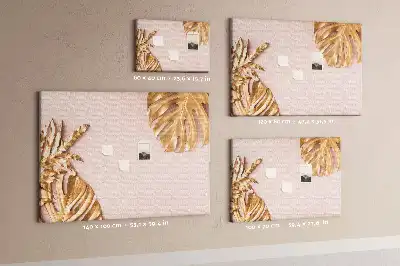 Pinnwand mit goldenen tropischen Blättern