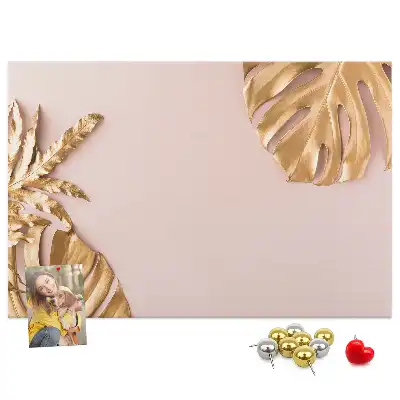 Pinnwand mit goldenen tropischen Blättern