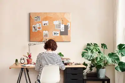 Bilder-Korktafel mit geometrischen Dreiecksformen