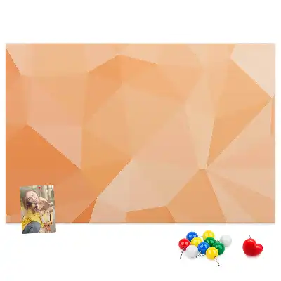 Bilder-Korktafel mit geometrischen Dreiecksformen