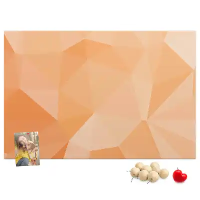 Bilder-Korktafel mit geometrischen Dreiecksformen