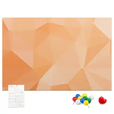 Bilder-Korktafel mit geometrischen Dreiecksformen
