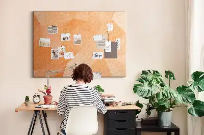 Bilder-Korktafel mit geometrischen Dreiecksformen