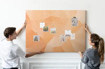 Bilder-Korktafel mit geometrischen Dreiecksformen