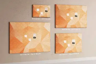 Bilder-Korktafel mit geometrischen Dreiecksformen