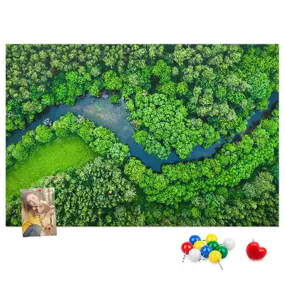 Bedruckte Korkplatte mit Fluss im Wald Motiv