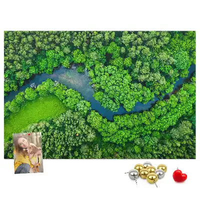 Bedruckte Korkplatte mit Fluss im Wald Motiv