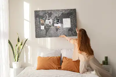 Kork-Pinnwand mit minimalistischem Beton-Motiv