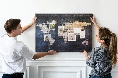 Pinnwand mit geometrischem Umriss der Welt