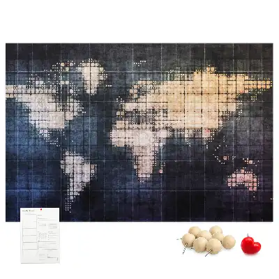 Pinnwand mit geometrischem Umriss der Welt