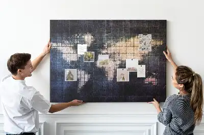 Pinnwand mit geometrischem Umriss der Welt