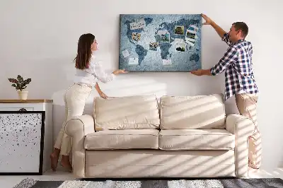 Bilder-Korktafel mit Weltkartenaufdruck