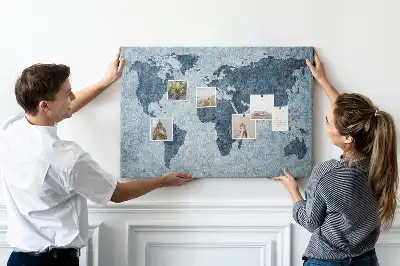 Bilder-Korktafel mit Weltkartenaufdruck