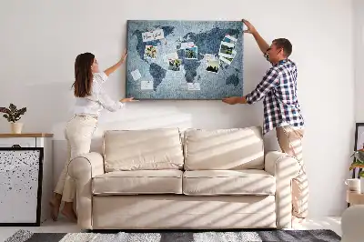 Bilder-Korktafel mit Weltkartenaufdruck