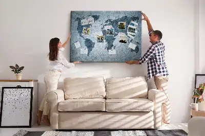 Bilder-Korktafel mit Weltkartenaufdruck