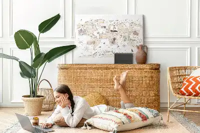 Bilder-Korktafel mit gealtertem Weltatlas-Design im Vintage-Stil