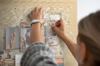 Bedruckte Korkplatte mit klassischer Retro-Weltkarte