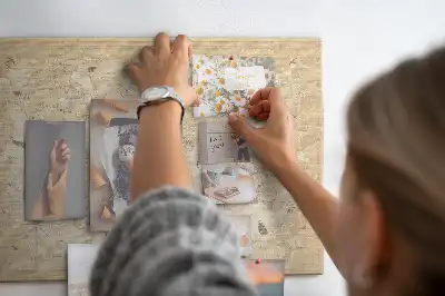Bedruckte Korkplatte mit klassischer Retro-Weltkarte