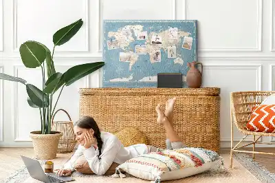 Pinnwand mit historischem Atlas Motiv