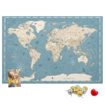 Pinnwand mit historischem Atlas Motiv