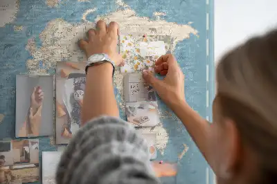 Pinnwand mit historischem Atlas Motiv