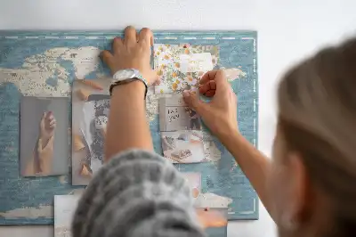 Pinnwand mit historischem Atlas Motiv