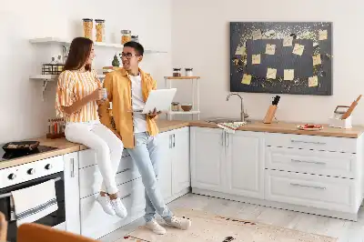 Bilder-Korktafel mit Goldkonfetti-Motiv