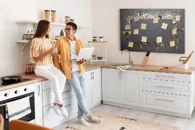 Bilder-Korktafel mit Goldkonfetti-Motiv