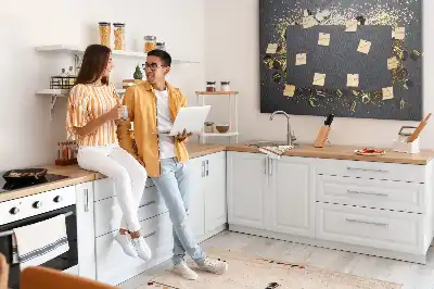 Bilder-Korktafel mit Goldkonfetti-Motiv