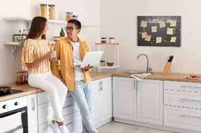 Bilder-Korktafel mit Goldkonfetti-Motiv