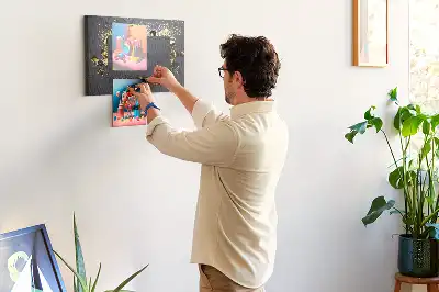 Bilder-Korktafel mit Goldkonfetti-Motiv