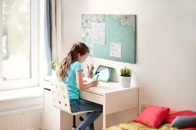 Pinnwand mit Motiv blühende Gänseblümchen