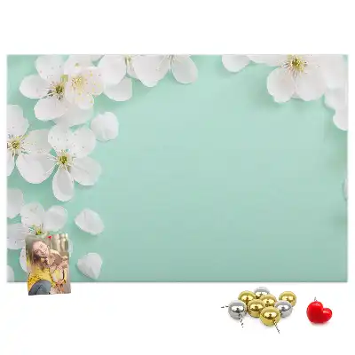 Pinnwand mit Motiv blühende Gänseblümchen