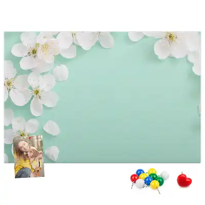 Pinnwand mit Motiv blühende Gänseblümchen