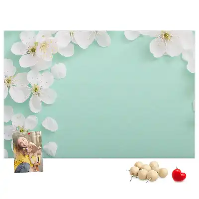 Pinnwand mit Motiv blühende Gänseblümchen