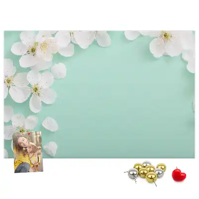 Pinnwand mit Motiv blühende Gänseblümchen