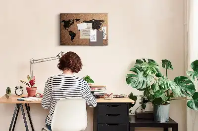 Bedruckte Korkpinnwand mit minimalistischem Kontinent-Umriss