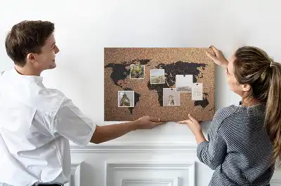 Bedruckte Korkpinnwand mit minimalistischem Kontinent-Umriss