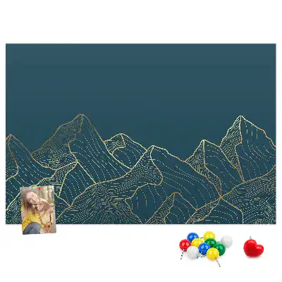 Kork-Pinnwand im Bergskizzen-Design