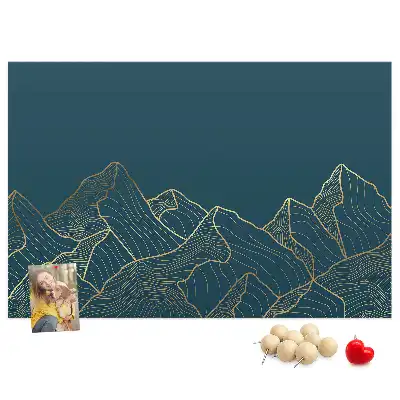 Kork-Pinnwand im Bergskizzen-Design