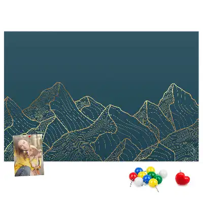 Kork-Pinnwand im Bergskizzen-Design