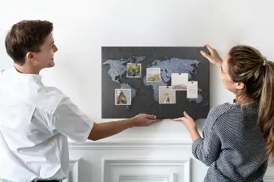 Bilder-Korktafel mit räumlichem Umriss der Kontinente